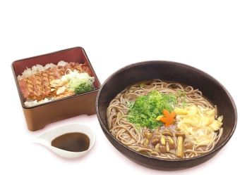 湯葉とキノコの蕎麦とミニステーキ重