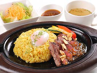 鉄板ガーリックステーキドライカレー