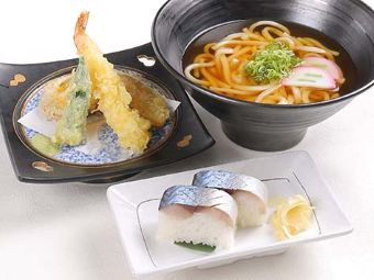 天ぷらうどんと鯖寿司